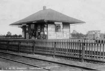 Station-Seaford_viewSE_c. 1914_eBay.jpg (99247 bytes)