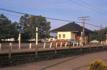 Station-Seaford_viewSW_6-1960_(Keller-Keller).jpg (81820 bytes)