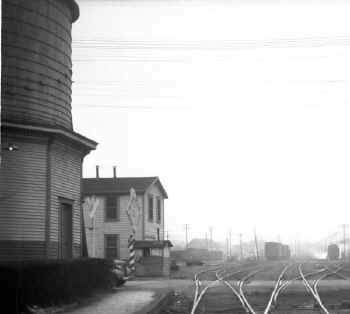 Patchogue-RR Ave Xing-Yard-West-3-2-46.jpg (102969 bytes)