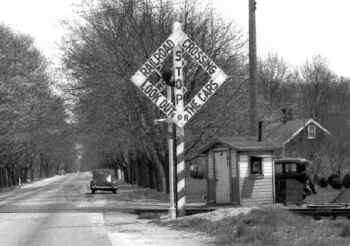 Patchogue - South - South Country Road Xing Shanty - Closeup - 4-46.jpg (62418 bytes)