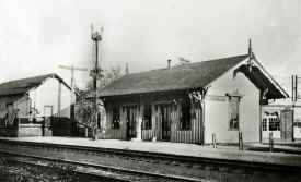 Smithtown-station_1935_viewSE.jpg (106379 bytes)