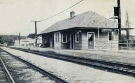 Smithtown-station_1942_viewSE.jpg (136738 bytes)