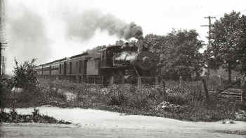 D56-89-Train-Cedarhurst-c.1910 (Keller).jpg (129212 bytes)