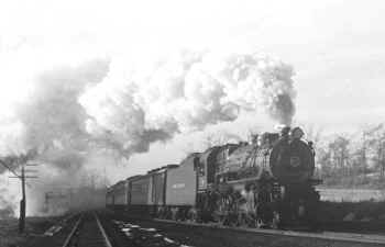 G5s-22-Train-Main Line-Bethpage Jct - c. 1938 (Keller).jpg (76965 bytes)