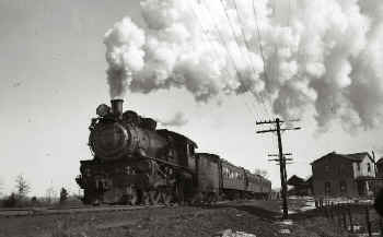 PRR-E3sd-3154-3-car train-Oyster-Bay-3-1-36 (G. Votava-Keller).jpg (93092 bytes)