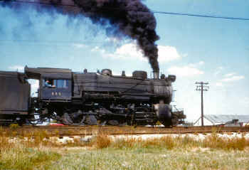 PRR-H10s-111_Train-L44_approaching-Hicksville_1954_Huneke.jpg (106768 bytes)