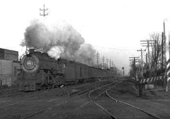 PRR-K2s-1458-Train-5-West-Rockville Ctr-3-16-46 (Keller).jpg (63154 bytes)
