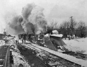 Snow Train and Plow-Eastbound at Greenport-c. 1914+.jpg (114035 bytes)