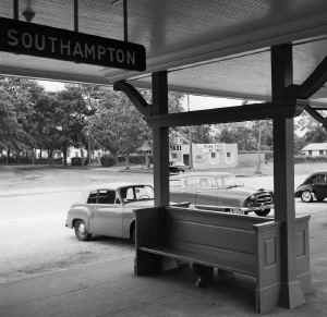 Station-Southampton-Platform Bench-Station Sign - 06-20-55 (Faxon-Keller).jpg (133338 bytes)
