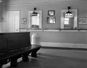 Station-Southampton-Waiting  Room & Ticket Windows - 01-72 (Keller-Keller).jpg (71204 bytes)