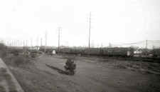 MU-Central-Ave-Xing-From Station-Laurelton-1950 (Keller).jpg (59145 bytes)