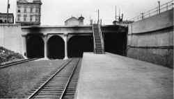 Station-Fulton St-Tunnels-Manhattan Bch Br-East NY-1924.jpg (80658 bytes)