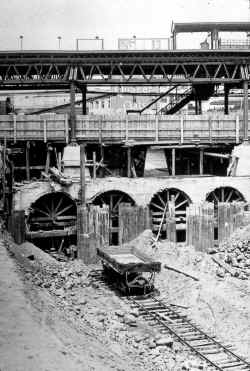 Station-Fulton St.-Tunnels Under Constr.-ENY - 1913.jpg (245953 bytes)