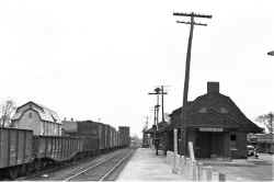 Station-Riverhead-RH Block Signals-Frt on Siding (View E) - 06-1933 (Keller).jpg (50865 bytes)