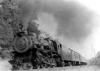 G5s-39-Train-Roslyn NY - 08-1955 (F. Zahn).jpg (87589 bytes)