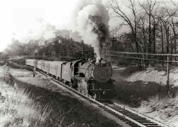 G5s-39-Train - Cold Spring Harbor NY - 03-1953 (F. Zahn).jpg (118891 bytes)