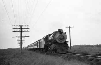 G5s-39-Train 238-East Thru Hicksville-07-31-37 (Votava-Keller) (resized).jpg (54532 bytes)
