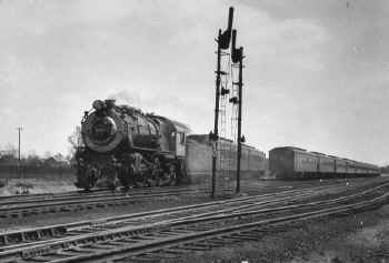 PRR-E6s-460-Train-West Past KO Signals-Ronkonkoma-3-1938 (Keller).jpg (89361 bytes)