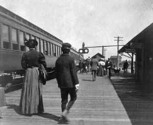 Train_Order_Signal-Bridgehampton-View_E_c.1905_Huneke.jpg (104920 bytes)