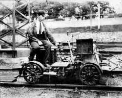 Train-Inspection-Car_Jamaica Station-tracks_c.1905.jpg (156707 bytes)