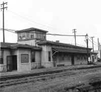 Trainman's-Bldg-Yardmaster's-Office-Storage-Yard-Richmond-Hill-9-1974.jpg (63691 bytes)