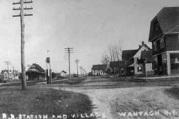 Station-Wantagh-View East-c. 1909.JPG (77740 bytes)