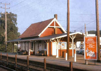 Wantagh-Station_viewNW_summer1960_Huneke.jpg (69385 bytes)