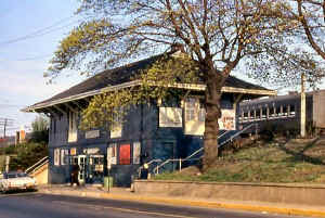 Westbury-Station_1968_RayMuntz.jpg (86746 bytes)