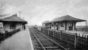 Westbury-Station_post-card_viewW_c.1918.jpg (86535 bytes)