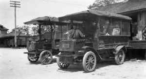 Express-Trucks-West-Hampton-1915 (Bayles-Keller).jpg (81560 bytes)