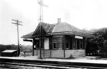 Aquebogue-Station_viewSE_c.1920_LIRR-Morrison.jpg (90200 bytes)