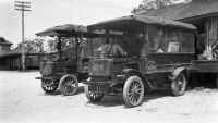 Express-Trucks-West-Hampton-1915.jpg (49834 bytes)