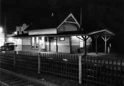 Bethpage-Station-night_1952_Morrison.jpg (76222 bytes)