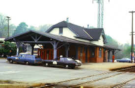 LIRR - Roslyn Station - 1973.JPG (106927 bytes)