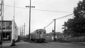 12-MU Train-Roosevelt Raceway-E at Franklin Ave.-Garden City-View SE-1956 (Edwards-Keller).jpg (75231 bytes)