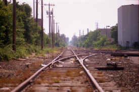 20-Garden City Secondary Tracks and ROW-View W-Quentin Roosesvelt Blvd-Garden City - 06-99 (Lynch-Keller).jpg (94118 bytes)