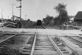 4-MU_Train-Layup_Track-Plainfield_Ave_E_Floral_Park_10-12-36_(Keller).jpg (96495 bytes)