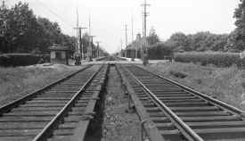 6-Station-Xing Shanty-Nassau Blvd-Garden City - Westbound - c. 1948 (Weber-Morrison).jpg (101214 bytes)