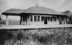 Station-Stewart Manor (View NE) - 07-23-1918 (LIRR Valuation-Keller).jpg (122877 bytes)