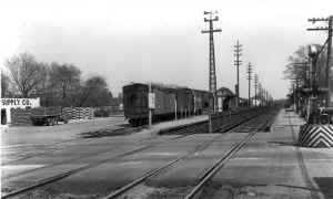 Copiague-Station_Great-Neck-Rd.-viewE-c.1948_Morrison.jpg (75533 bytes)