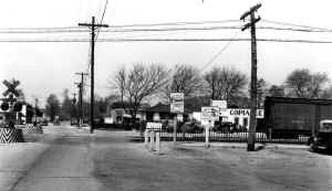 Copiague-Station_Great-Neck-Rd.-viewN-c.1948_Morrison.jpg (90011 bytes)