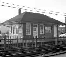 Station-Copiague-vewSW-1966_Keller-Keller.jpg (120048 bytes)