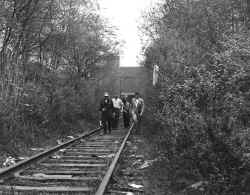 24-Creedmoor Br-ROW-Tracks-Railfans-Queens Village - 04-28-57 (Keller).jpg (185267 bytes)