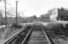 Ex-Hinsdale-Station-site_Little-Neck-Pky_viewNW_1931_Huneke.jpg (114954 bytes)