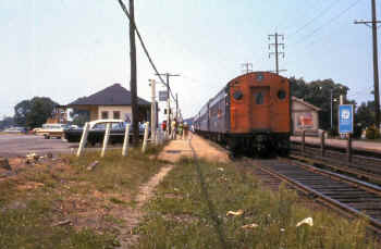 MU 4110-Train-West-Seaford-8-8-65_TempStationUnderConstr)_Makse-Keller.jpg (100476 bytes)