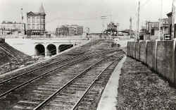 Station-Fulton St-Manhattan Bch Br-East NY-1916.jpg (207368 bytes)