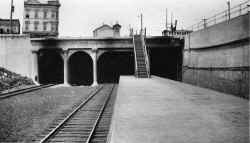 Station-Fulton St-Tunnels-Manhattan Bch Br-East NY-1924.jpg (124364 bytes)