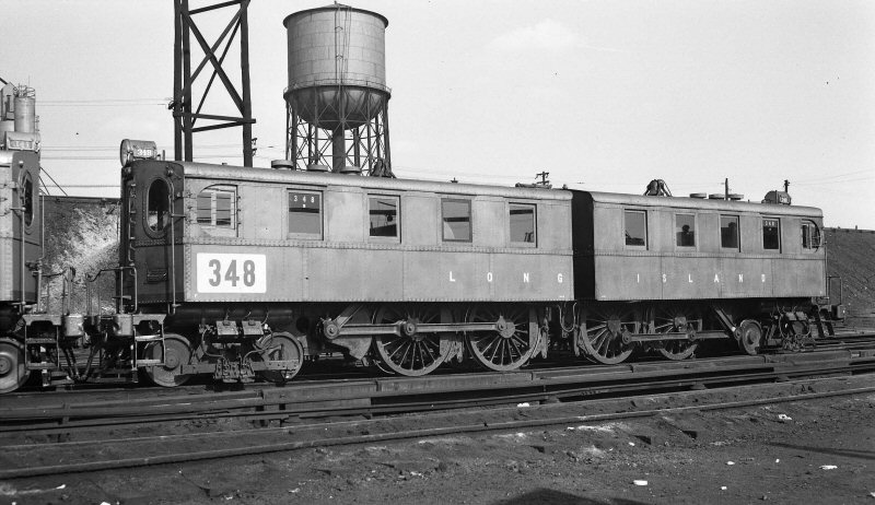 http://www.trainsarefun.com/lirr/early-electric-engines/DD1-348-Tichy-MorrisParkShops-11-12-50.jpg