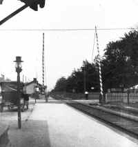 Pole-Gates-Carleton-Ave-Central-Islip-c.1918-1.jpg (134311 bytes)