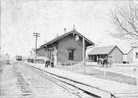 Station-Central-Islip-Agt-Frank-Kelly-c.1895.jpg (131494 bytes)